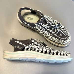 Keen Uneek bungee EU 40,US 9.5 pale green and gray vegan